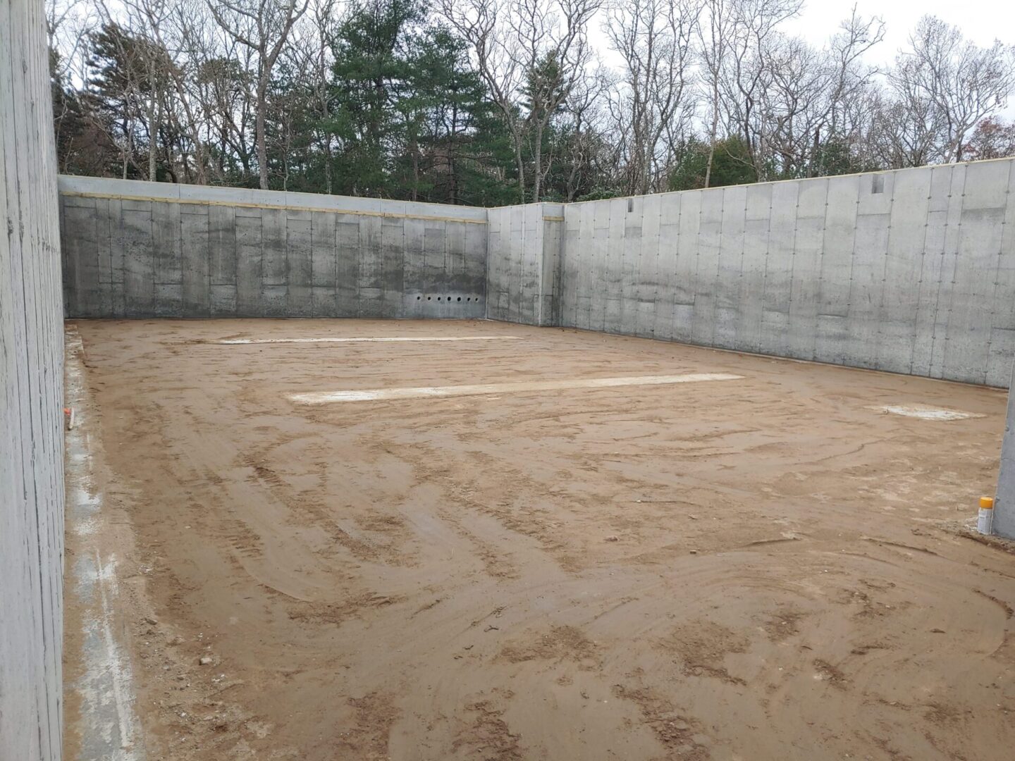 A baseball field with no people in it